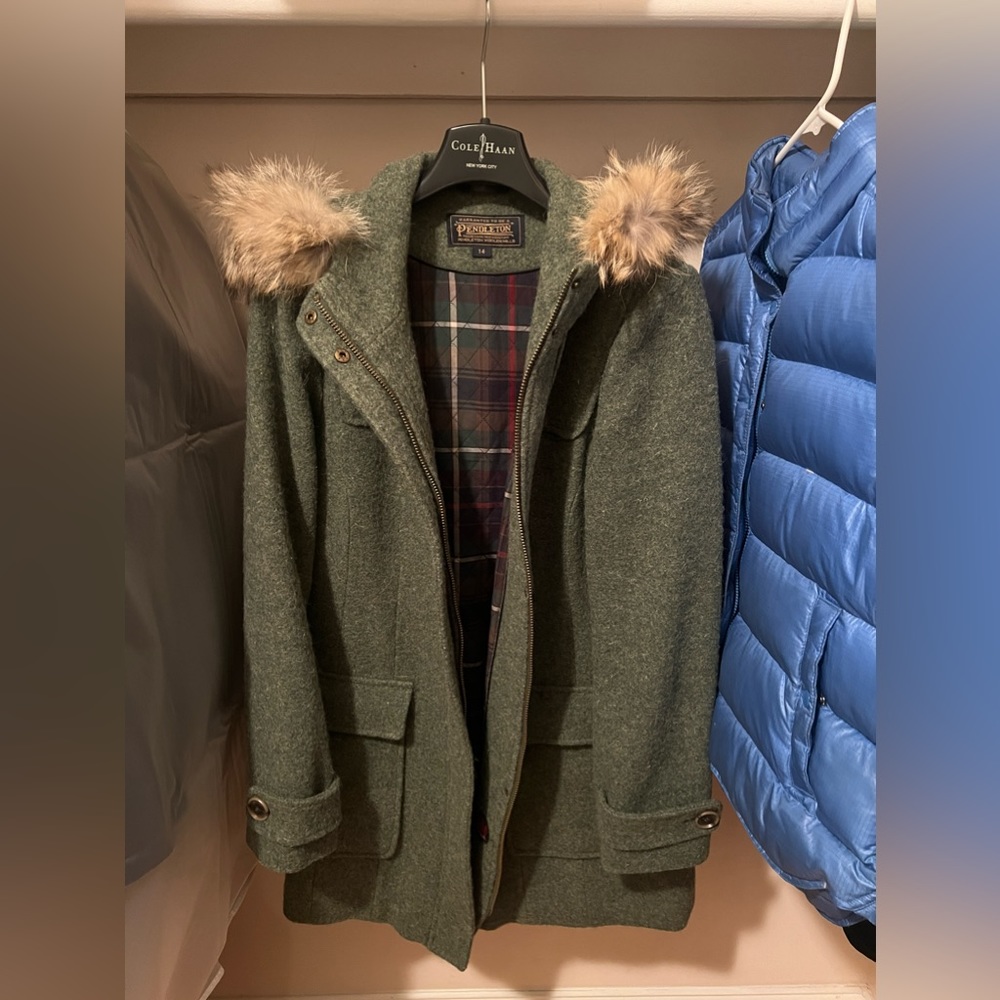 Women’s Pendleton Wool Coat w Fur Hood